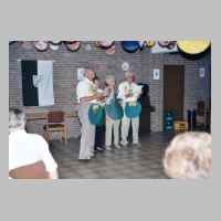 080-2297 15. Treffen vom 1.-3. September 2000 in Loehne - Die Gesangsgruppe aus Osterholz-Scharmbeck.JPG
